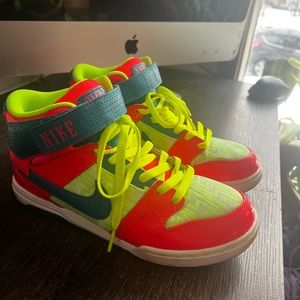 Nike Size 7 Womens Mogan Multicolor